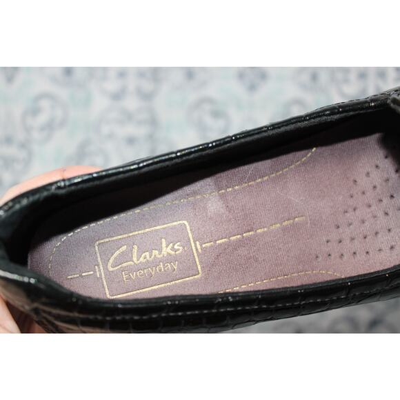 Clarks Everyday 30974 Patent Croc Metallic Olive Patterned Loafer 7.5M - Picture 7 of 9